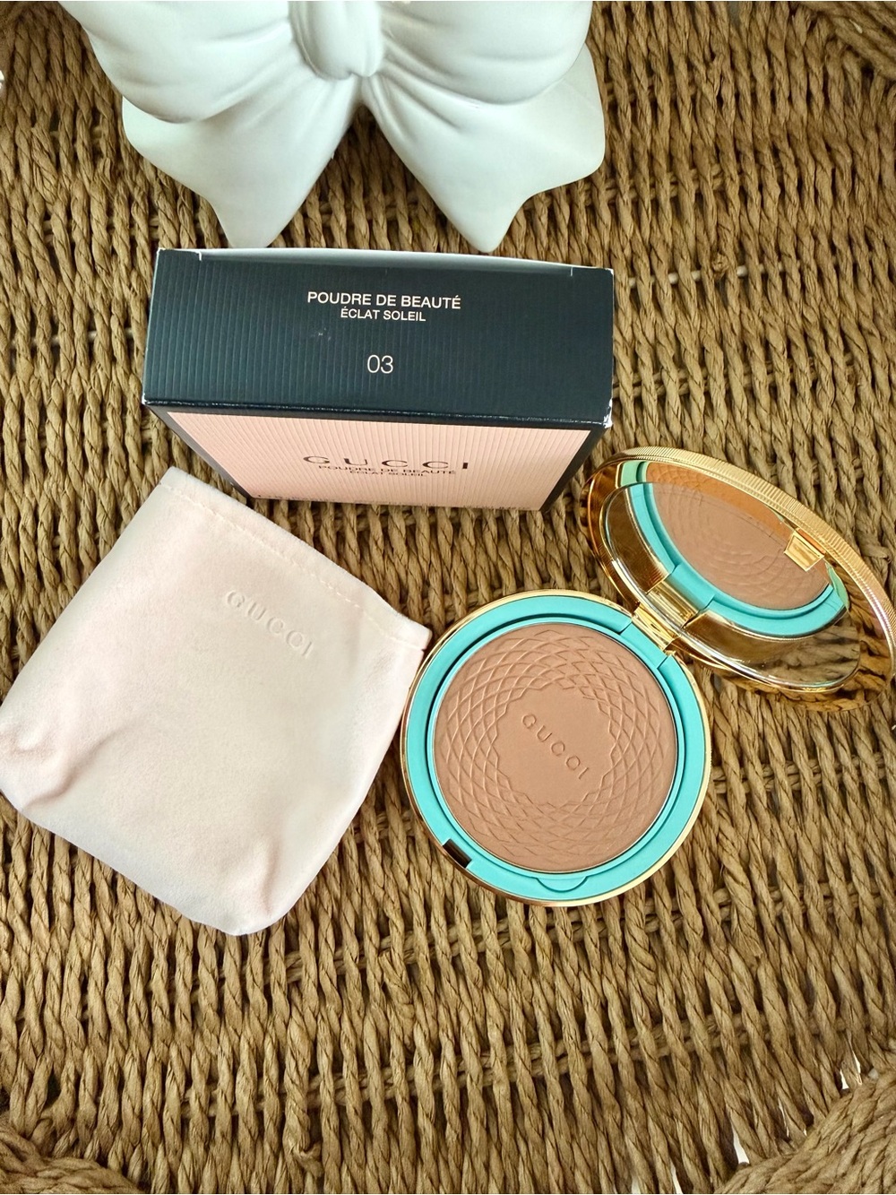 Gucci Turquoise and Gold Compact Powder - Picture 2 of 5